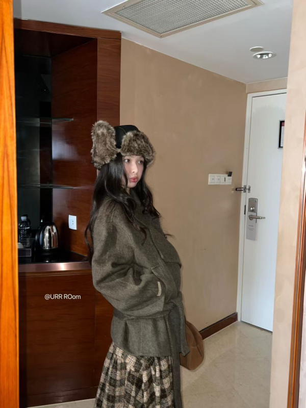 URR Room25ss Palton dublu față din lână, croială lejeră, stil halat cu șnur, textură vintage, rever