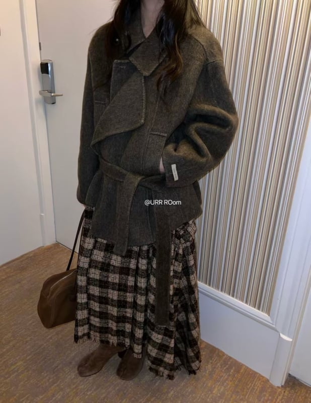 URR Room25ss Palton dublu față din lână, croială lejeră, stil halat cu șnur, textură vintage, rever