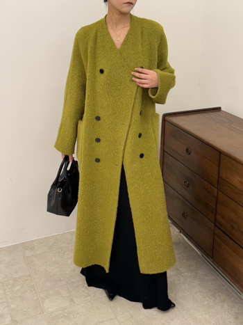 Kétoldalas alpaka gyapjú kabát, koreai stílusú luxus, laza szabásvonal, hosszú térd fölötti hossz, dupla gombsor az elején, V-nyakú gallér