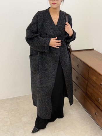 Kétoldalas alpaka gyapjú kabát, koreai stílusú luxus, laza szabásvonal, hosszú térd fölötti hossz, dupla gombsor az elején, V-nyakú gallér