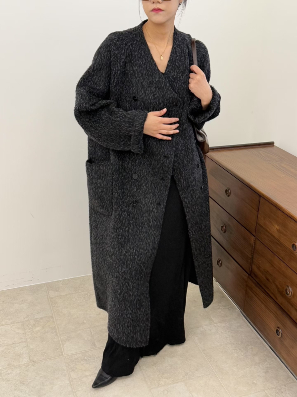 Kétoldalas alpaka gyapjú kabát, koreai stílusú luxus, laza szabásvonal, hosszú térd fölötti hossz, dupla gombsor az elején, V-nyakú gallér