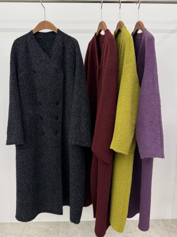 Kétoldalas alpaka gyapjú kabát, koreai stílusú luxus, laza szabásvonal, hosszú térd fölötti hossz, dupla gombsor az elején, V-nyakú gallér