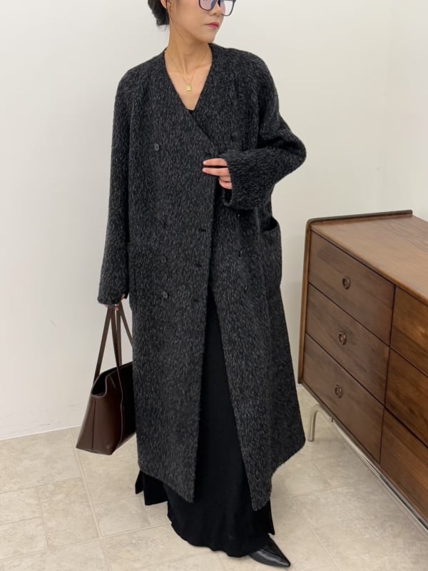 Kétoldalas alpaka gyapjú kabát, koreai stílusú luxus, laza szabásvonal, hosszú térd fölötti hossz, dupla gombsor az elején, V-nyakú gallér