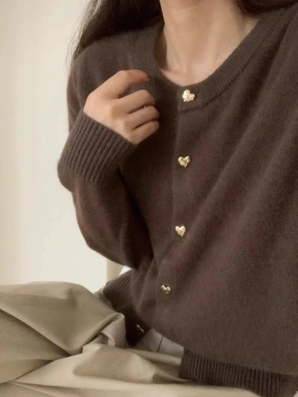 Džemper u stilu kardigana, okrugli vrat, dugi rukavi, široka silueta, standardna duljina 50–65 cm