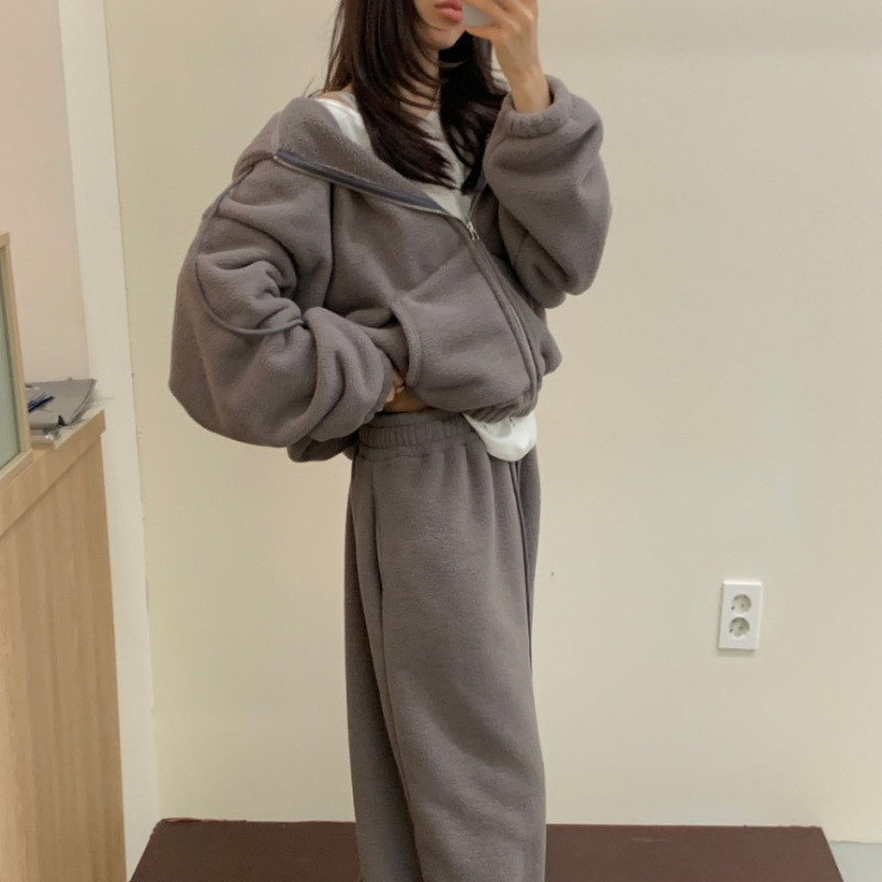 Korejski modni set: plišasti kratki hoodie s kapuljom i hlače visokog struka, dvodijelni set, zima 2025, 100% poliester.