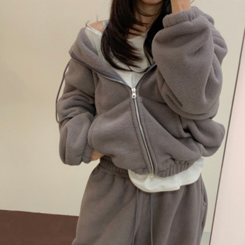 Korejski modni set: plišasti kratki hoodie s kapuljom i hlače visokog struka, dvodijelni set, zima 2025, 100% poliester.