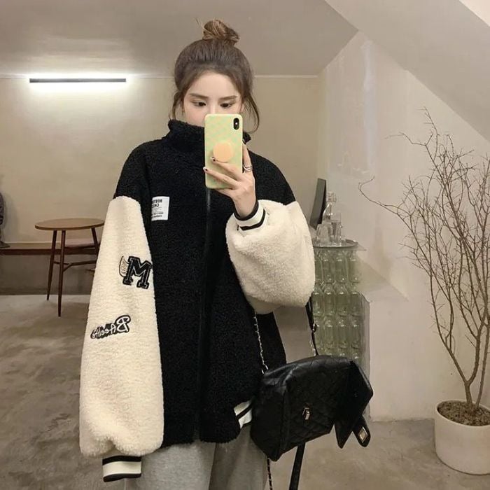 Női báránybőr velúr dzseki chenille anyagból, spandex <30%, rövid fazon 40–50 cm, 3/4 ujjú, szőrme gallér, téli 2024