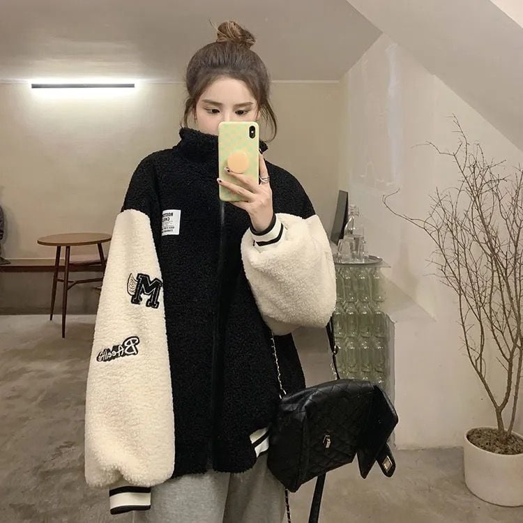 Női báránybőr velúr dzseki chenille anyagból, spandex <30%, rövid fazon 40–50 cm, 3/4 ujjú, szőrme gallér, téli 2024