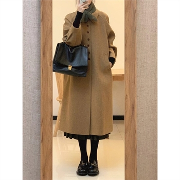 Női chenille anyagú gyapjú kabát, középméretű, polo gallér, hosszú ujjú.