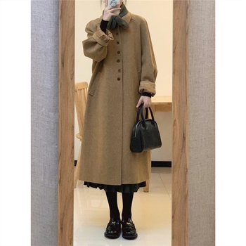 Női chenille anyagú gyapjú kabát, középméretű, polo gallér, hosszú ujjú.