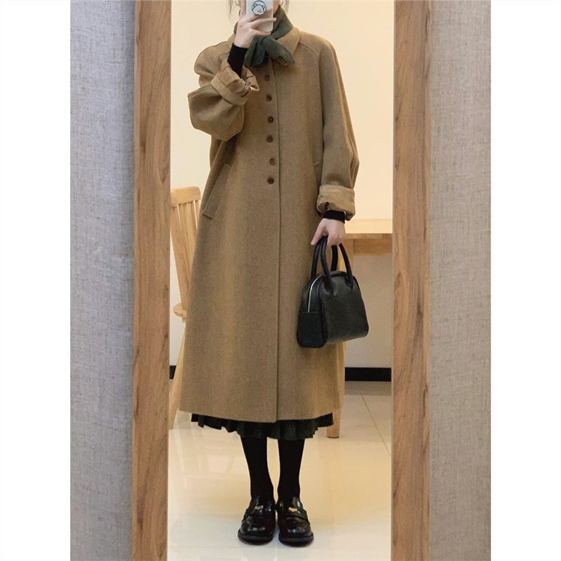 Női chenille anyagú gyapjú kabát, középméretű, polo gallér, hosszú ujjú.