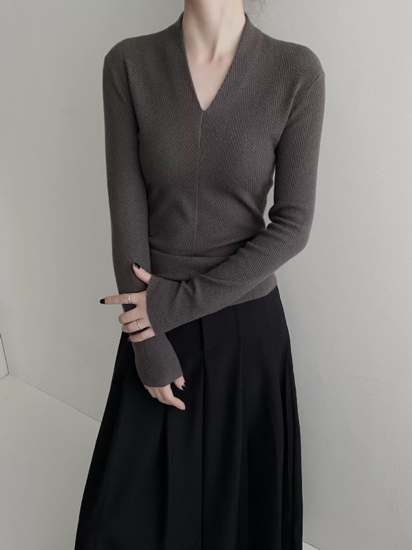 Ženski pleteni vuneni džemper s V-izrezom i kapuljačom – slim kroj, dugi rukavi, elegantan gradski stil, Zima 2025