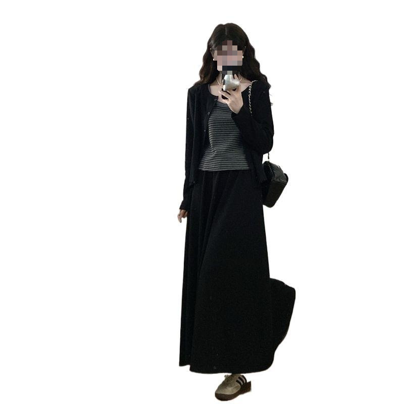 Set de trei piese pentru femei plus size, toamnă-iarnă: vestă cu dung, cardigan-jachetă cu mâneci lungi și fustă; corduroy cu blană de iepure (30–50%).