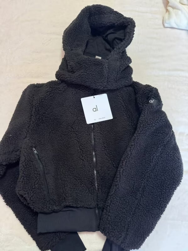 Jachetă cu glugă din blană de miel, croială scurtă, fermoar, Iarna 2025, amestec de bumbac 70-80%, spandex <30%