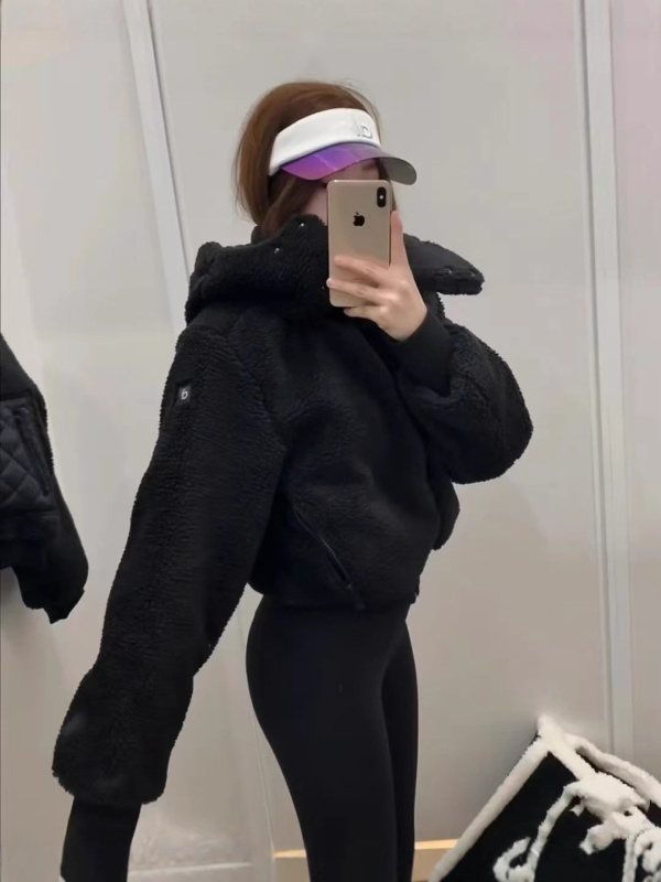 Jachetă cu glugă din blană de miel, croială scurtă, fermoar, Iarna 2025, amestec de bumbac 70-80%, spandex <30%