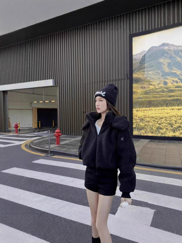 Jachetă cu glugă din blană de miel, croială scurtă, fermoar, Iarna 2025, amestec de bumbac 70-80%, spandex <30%