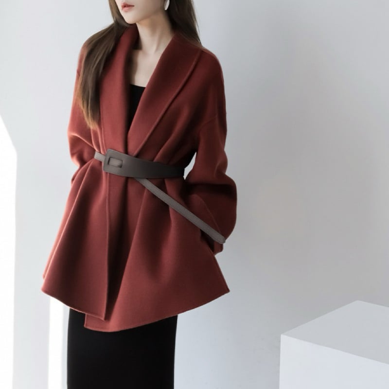 Női gyapjú tweed kabát, középhosszú, derekán öv, kétoldalas kasmír bélés, hosszú ujjú, strukturált silueta