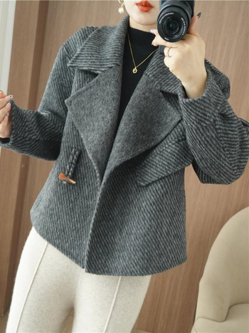 Női reverszibil kasmír-gyapjú kabát, ultra rövid, polo gallér, hosszú ujjú, egygombos zárás