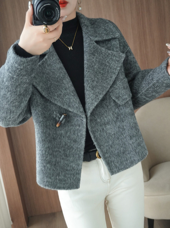 Női reverszibil kasmír-gyapjú kabát, ultra rövid, polo gallér, hosszú ujjú, egygombos zárás