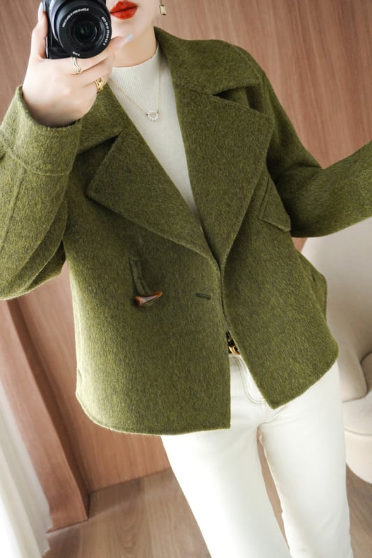 Női reverszibil kasmír-gyapjú kabát, ultra rövid, polo gallér, hosszú ujjú, egygombos zárás