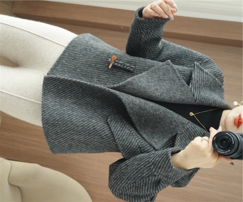 Női reverszibil kasmír-gyapjú kabát, ultra rövid, polo gallér, hosszú ujjú, egygombos zárás