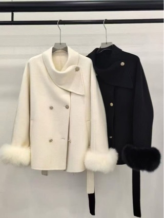 Női gyapjú kabát sálgallérral, szalaggal záródó plackettel, kézzel készített, középhosszú, raglán ujjú, téli 2025, 70-80% gyapjú