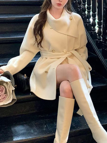 Női gyapjú kabát sálgallérral, szalaggal záródó plackettel, kézzel készített, középhosszú, raglán ujjú, téli 2025, 70-80% gyapjú