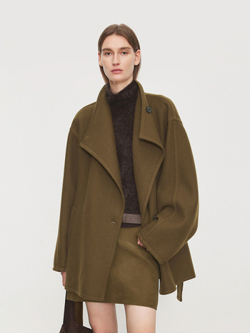Női gyapjúkabát, lazán szabott, duplarétegű kasmírral kevert gyapjú, középhosszú, rever, kétgombos zárás