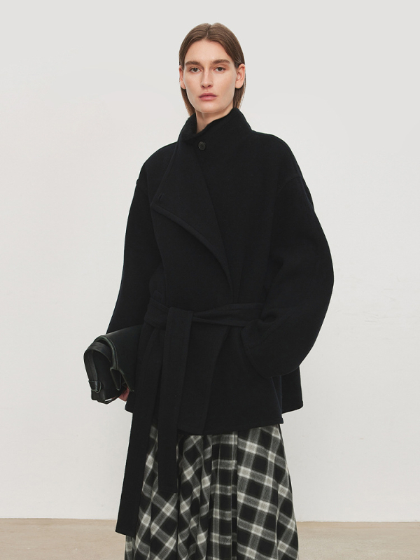 Női gyapjúkabát, lazán szabott, duplarétegű kasmírral kevert gyapjú, középhosszú, rever, kétgombos zárás