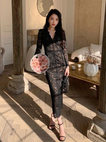 Set din două piese: top cu decolteu în V și mâneci lungi, fustă creion cu talie înaltă, din poliester