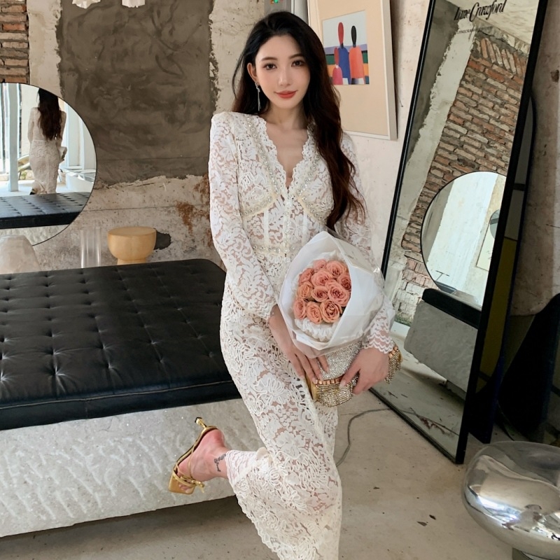 Set din două piese: top cu decolteu în V și mâneci lungi, fustă creion cu talie înaltă, din poliester