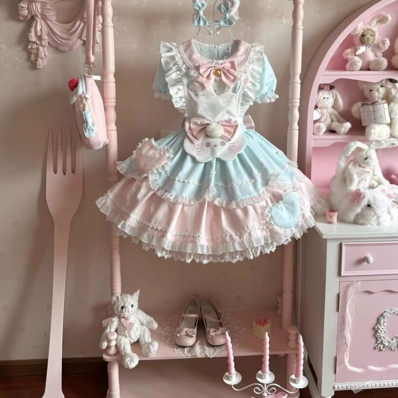 Rochie Lolita cu imprimeu drăguț și proaspăt, material din amestec Spandex–poliester (80–90% poliester; al doilea component 70–80%), lungime midi, lansare primăvara 2025.