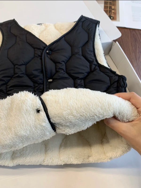 Ženska vesta s V-izrezom, uski kroj, tkanina od poliesterskih vlakana, punilo od poliestersko pamuk