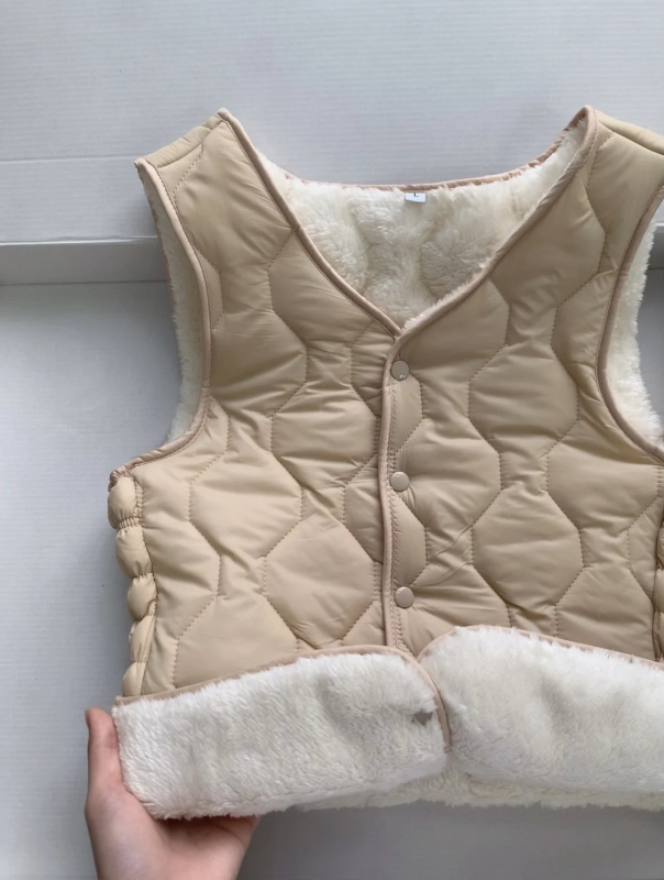 Ženska vesta s V-izrezom, uski kroj, tkanina od poliesterskih vlakana, punilo od poliestersko pamuk