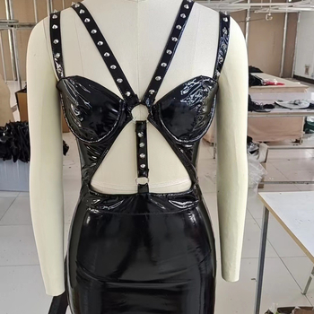 Rochie din PU piele, fără mâneci, guler semi-deschis, fustă scurtă, fermoar, stil socialite