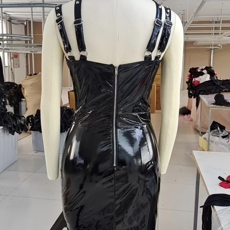 Rochie din PU piele, fără mâneci, guler semi-deschis, fustă scurtă, fermoar, stil socialite