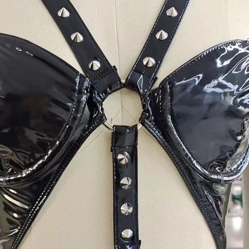 Rochie din PU piele, fără mâneci, guler semi-deschis, fustă scurtă, fermoar, stil socialite