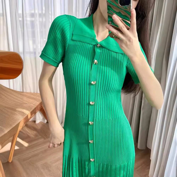 rochie din viscoză, decupaje, croială A-line, rever mare, nasturi pe rând cu catarame multiple