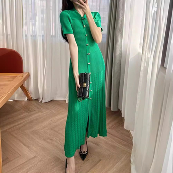 rochie din viscoză, decupaje, croială A-line, rever mare, nasturi pe rând cu catarame multiple