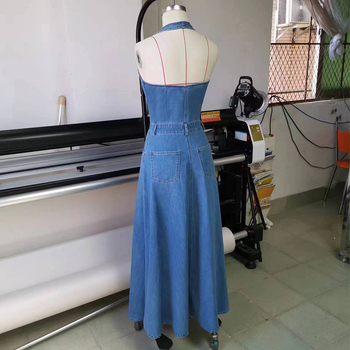 Denim šaty s halterneckom, A-líniou, stredná dĺžka, bez rukávov