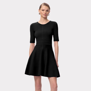 Kötött anyag, egyszínű, magas derék, kerek nyakú, rövid ujjú, esernyő A-vonalú ruha