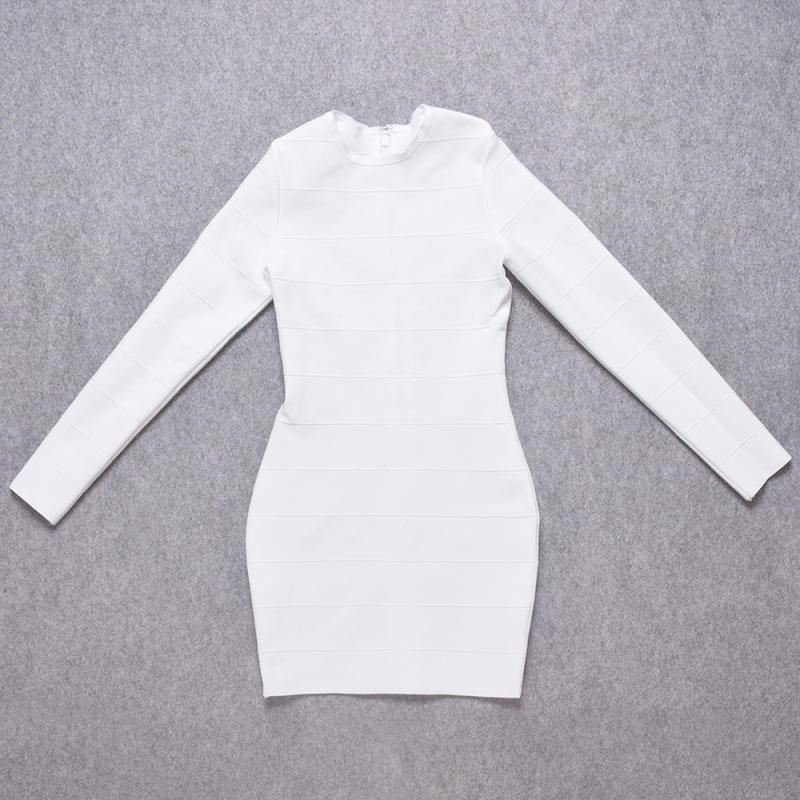 Kötött anyagú ruha kerek nyakkal, hosszú ujjú, ceruzasziluett.