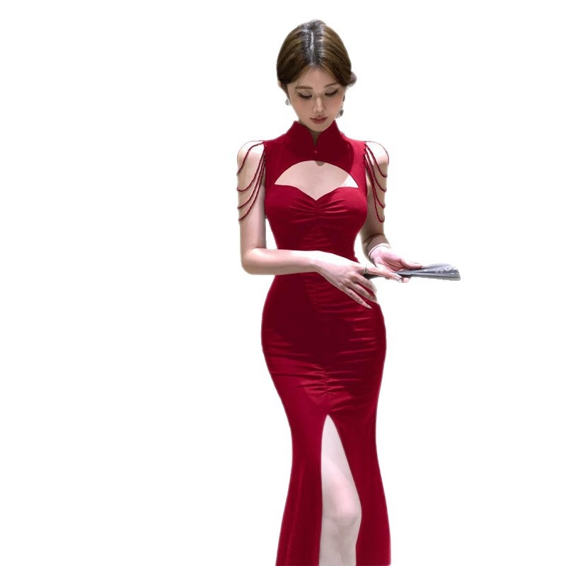 Bojtokkal és kivágásokkal ellátott estélyi ruha, mély V-nyakú, uszályos fazon, ujjatlan, rugalmas poliészter