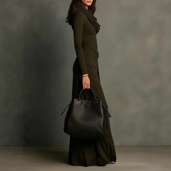 Elegáns ruha halter nyakkal és plisírozással, Ice silk wrinkled anyag, 95% poliészter, karcsú szabás