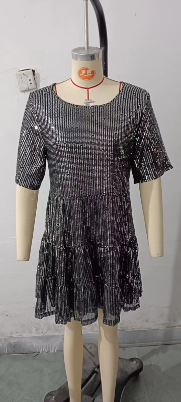 Flitteres ruha, poliészter, A‑vonal, kerek nyak, magas derekú