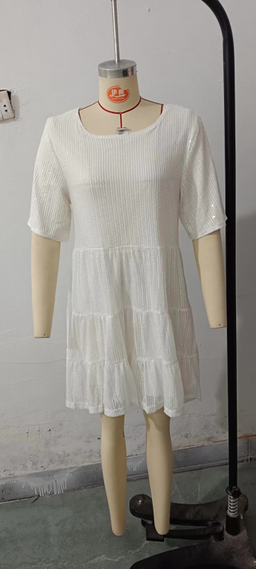 Flitteres ruha, poliészter, A‑vonal, kerek nyak, magas derekú