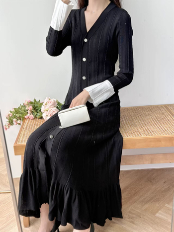 Kötött ruha V-nyakkal, harang ujjú, hosszú sellő fazonú szoknyával, magas derékkal