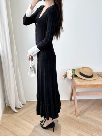 Kötött ruha V-nyakkal, harang ujjú, hosszú sellő fazonú szoknyával, magas derékkal