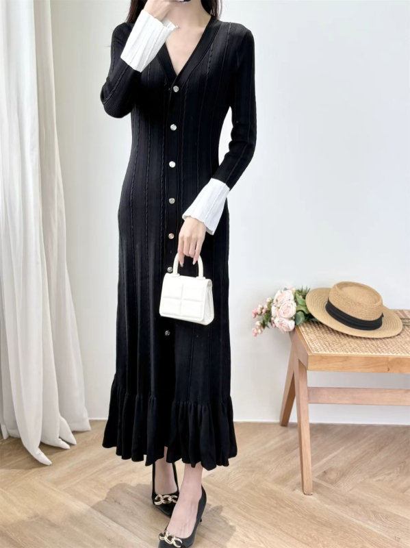 Kötött ruha V-nyakkal, harang ujjú, hosszú sellő fazonú szoknyával, magas derékkal