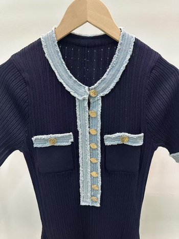 Hosszú A-vonalú ruha kerek nyakkal, viszkóz anyagból